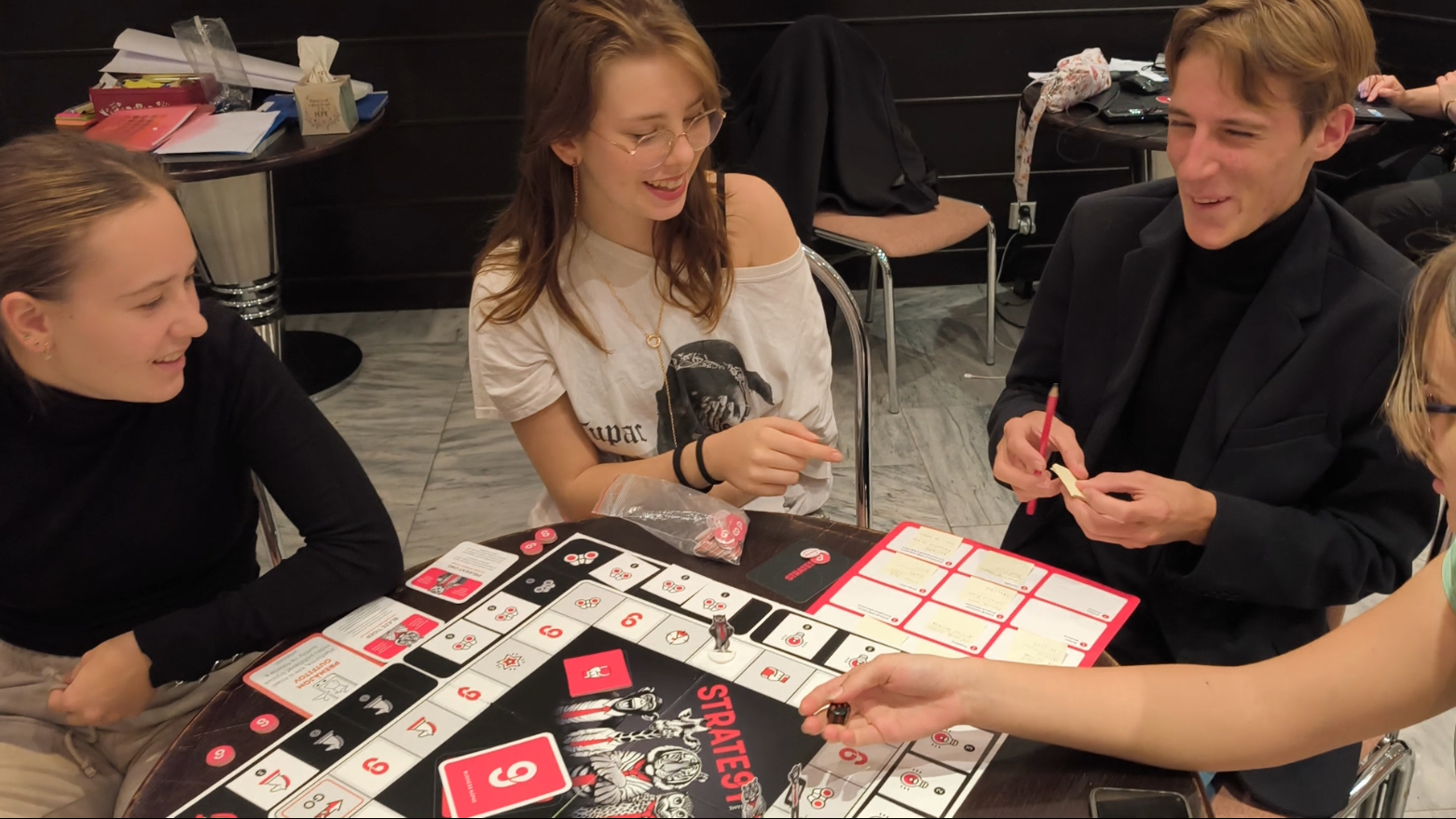 Študenti pracujú so STRATE9Y EDU